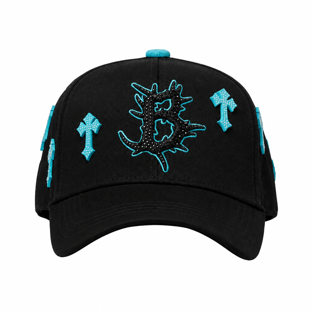 Gorra con detalles turquesa y encuadre uniforme