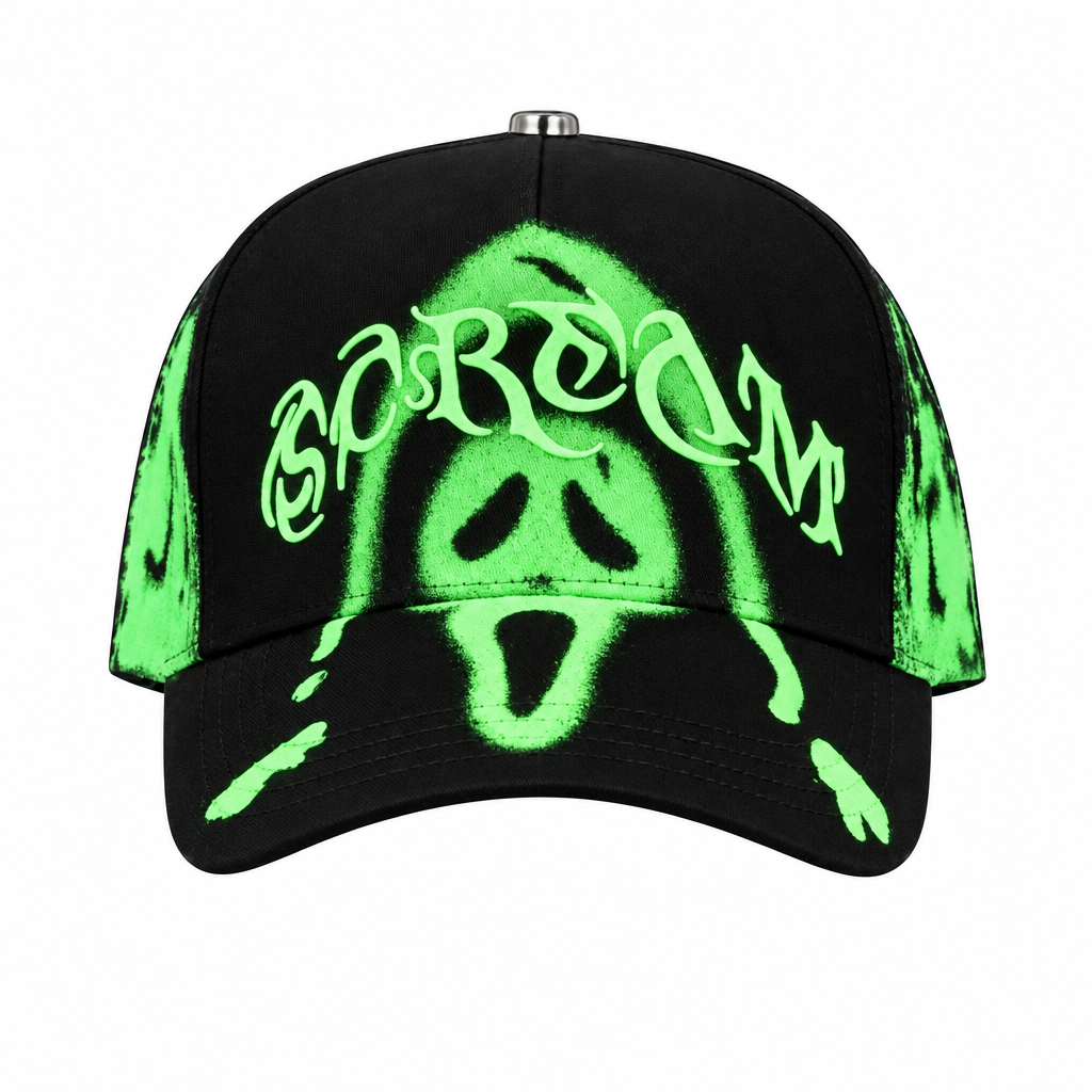Gorra negra y verde con fondo blanco y encuadre uniforme